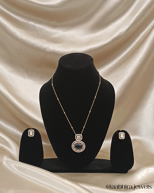 Tvesa Pendant Set