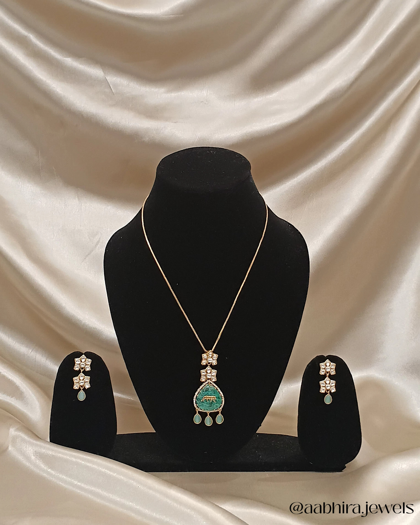 Ojas Pendant Set