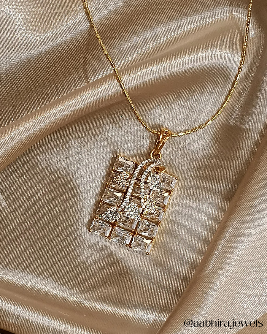 Elaria Spark Pendant Set