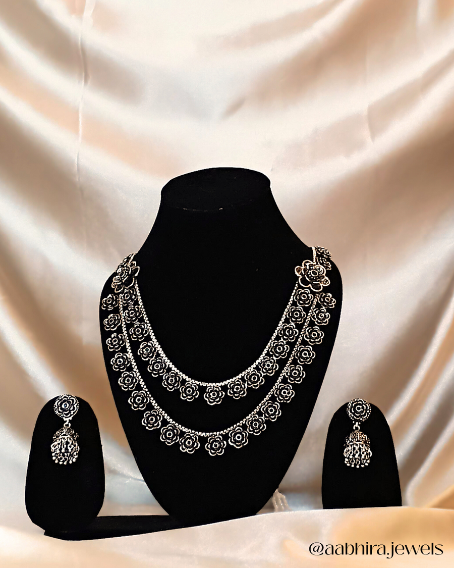 Raatrani – The Midnight Bloom Necklace Set
