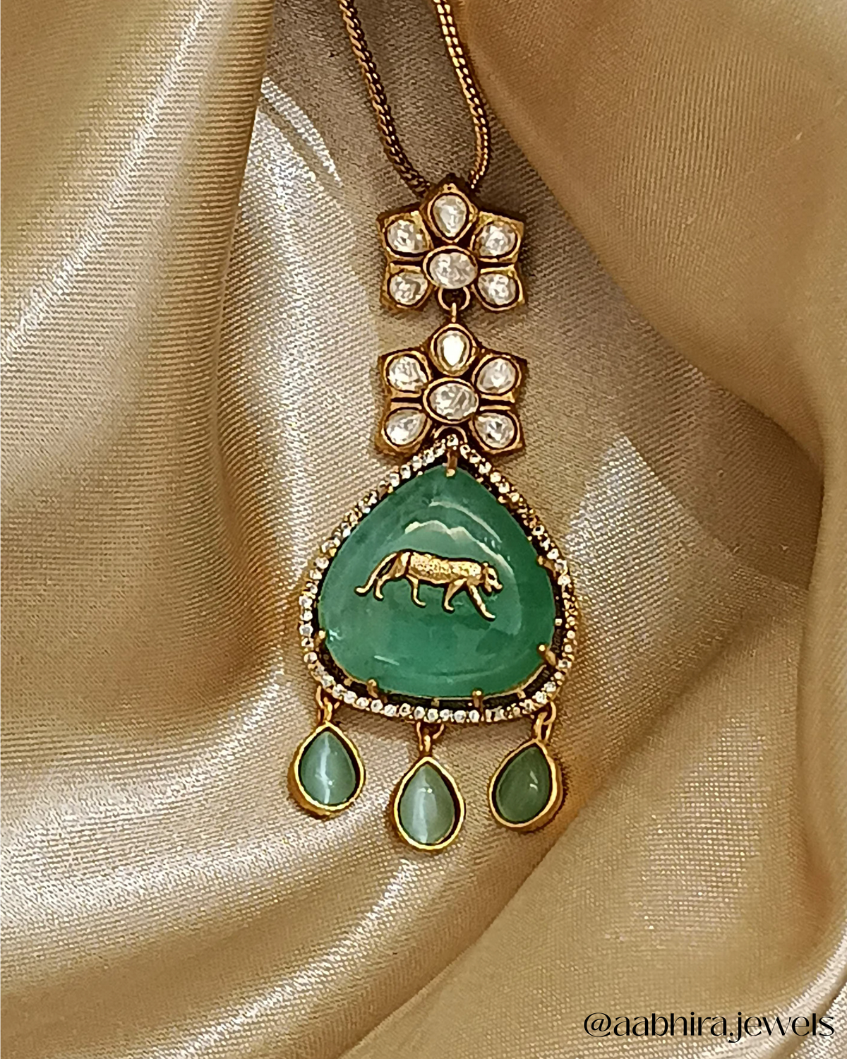Ojas Pendant Set