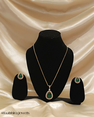 Esmera Pendant Set