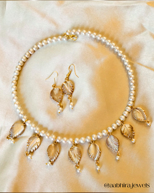 Léafine Pearl Charm Choker Set